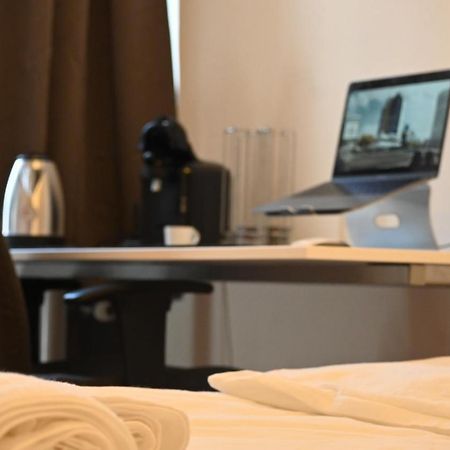 Private Room With Free Parking Koblenz  Bagian luar foto