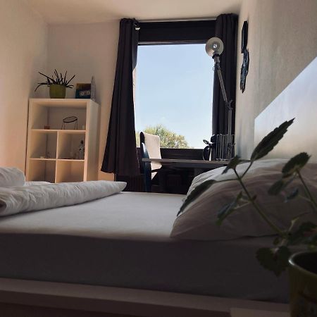 Private Room With Free Parking Koblenz  Bagian luar foto