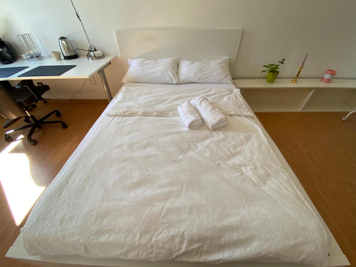 Private Room With Free Parking Koblenz  Bagian luar foto