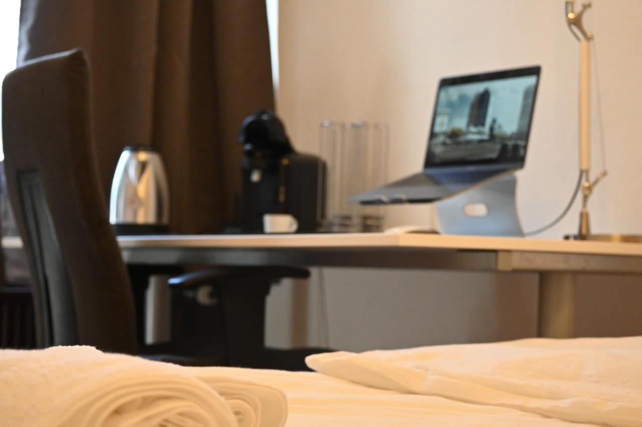 Private Room With Free Parking Koblenz  Bagian luar foto