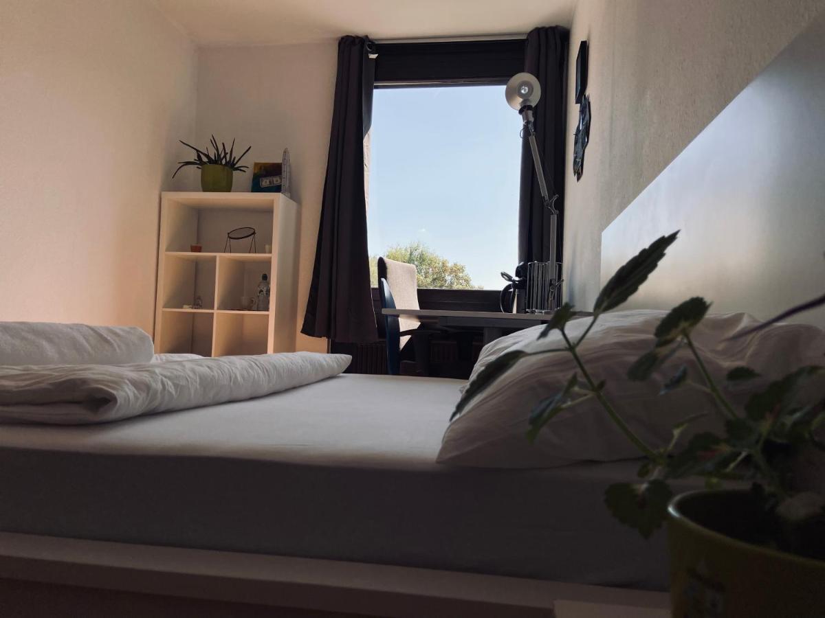 Private Room With Free Parking Koblenz  Bagian luar foto